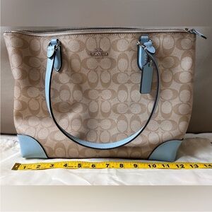 ✨LIKE NEW ✨ COACH ZIP TOP TOTE IN SIGNATURE CANVAS *includes dust bag